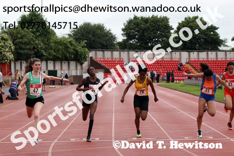 Junior girls 100 metres, English Schools Track and Field. Photo: David T. Hewitson/Sports for All Pics